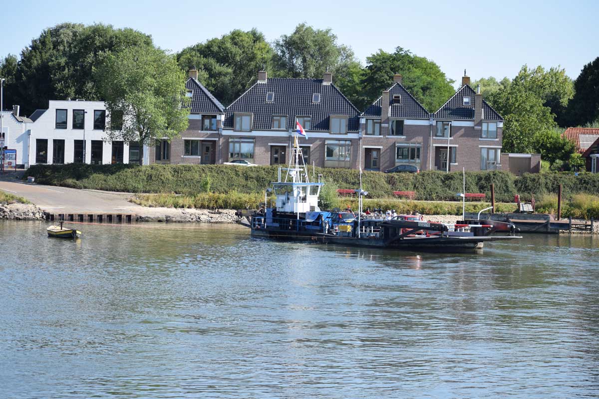 Veerverbinding tussen Culemborg en Tull en 't Waal (Honswijk).